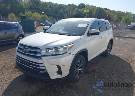 2019 Toyota Highlander Le z USA, uszkodzony, nr VIN 5TDBZRFH0KS711147